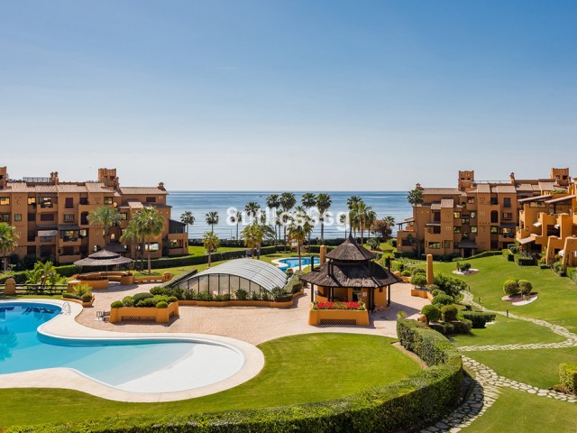 4 Bedrooms Apartment in Estepona