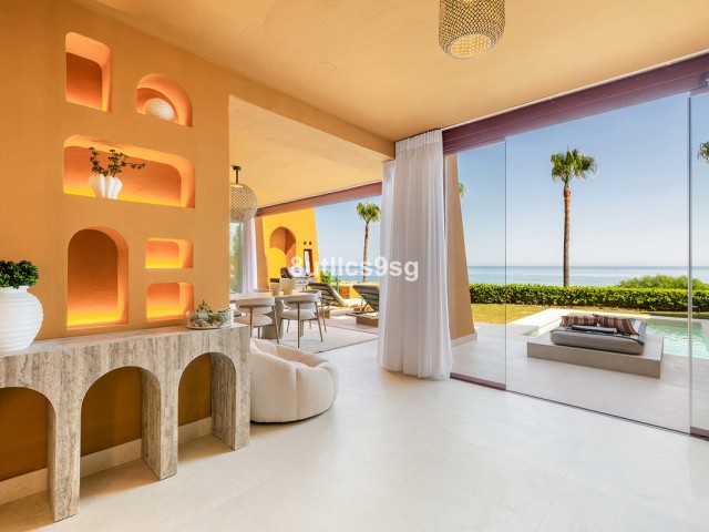 4 Bedrooms Apartment in Estepona
