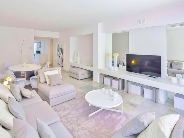 Apartamento con 2 Dormitorios  en Puerto Banús