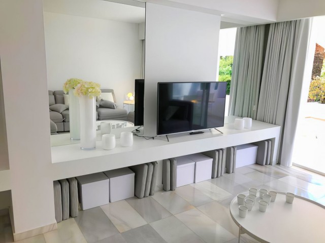Apartamento con 2 Dormitorios  en Puerto Banús