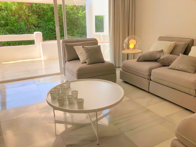 Apartamento con 2 Dormitorios  en Puerto Banús