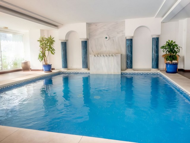 Apartamento con 2 Dormitorios  en Puerto Banús