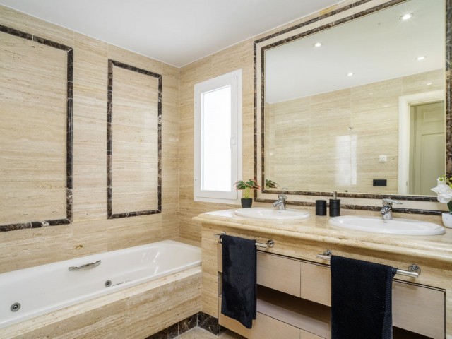 3 Bedrooms Apartment in Marbella