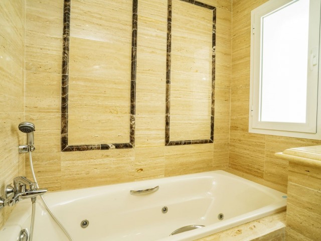 3 Bedrooms Apartment in Marbella