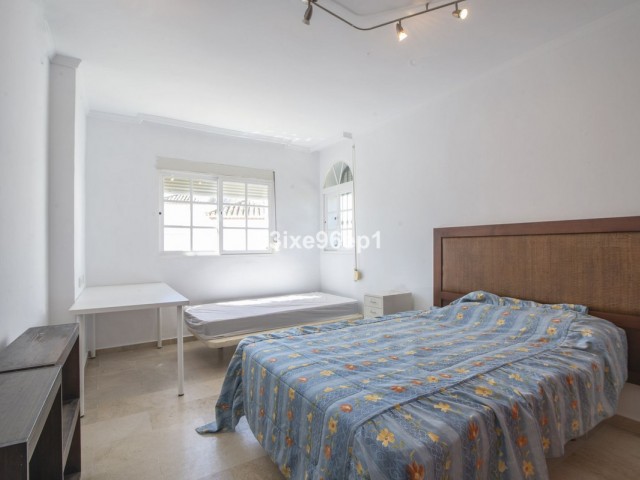 5 Bedrooms Villa in New Golden Mile