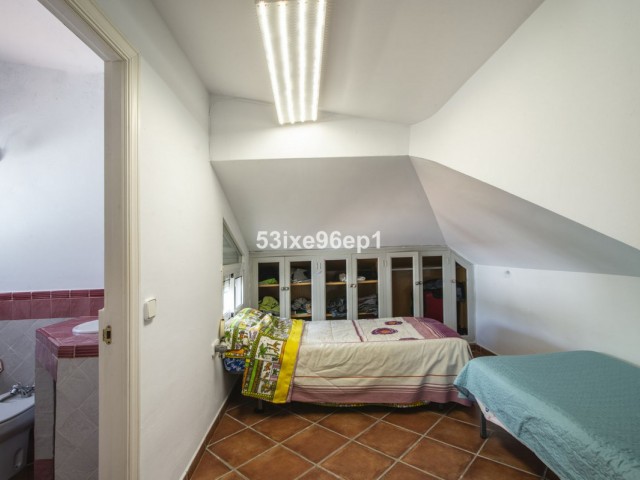 5 Bedrooms Villa in New Golden Mile