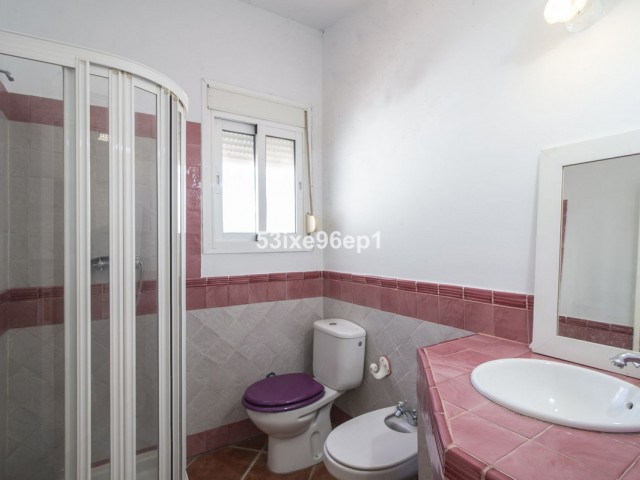 5 Bedrooms Villa in New Golden Mile