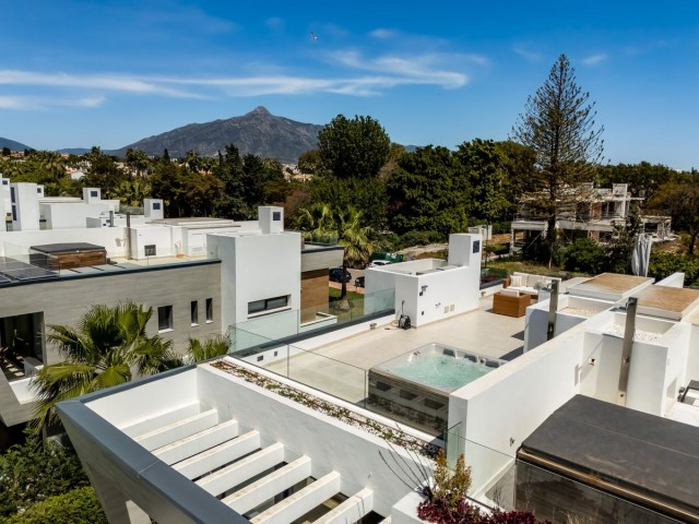Villa avec 5 Chambres  à Puerto Banús