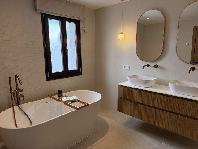 4 Bedrooms Townhouse in Estepona