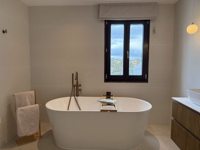 4 Bedrooms Townhouse in Estepona