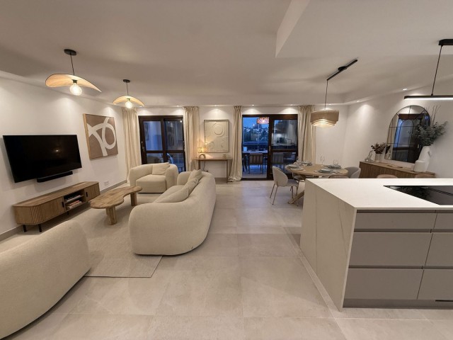 Adosado con 4 Dormitorios  en Estepona