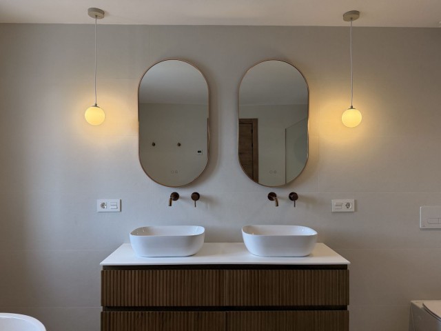 Adosado con 4 Dormitorios  en Estepona