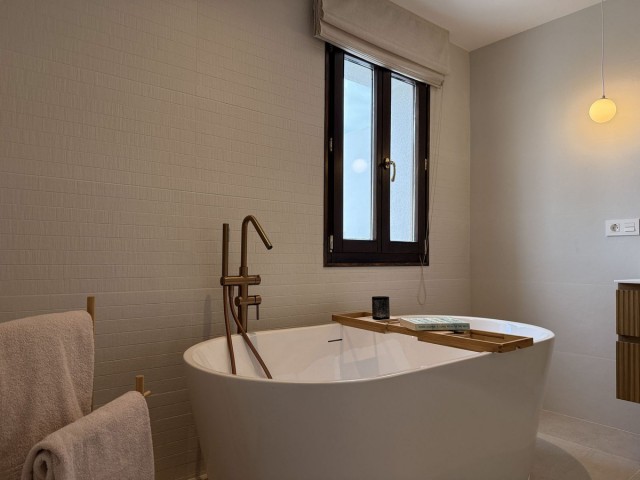 Adosado con 4 Dormitorios  en Estepona