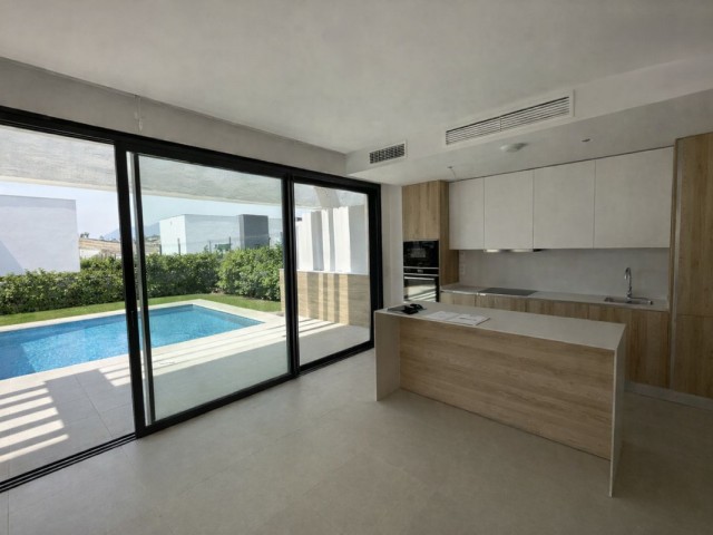 3 Bedrooms Villa in Estepona