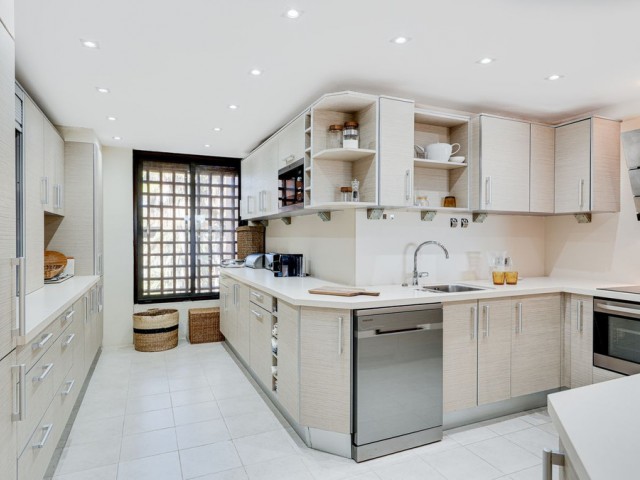 3 Bedrooms Apartment in Estepona