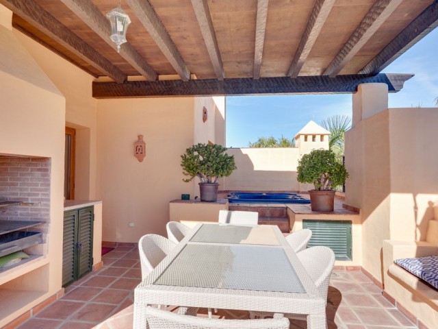 3 Bedrooms Apartment in Estepona