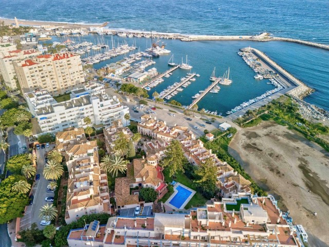4 Bedrooms Apartment in Estepona