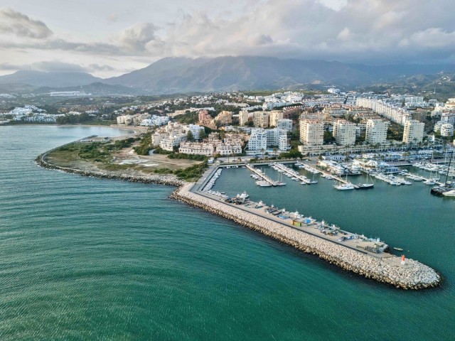 4 Bedrooms Apartment in Estepona