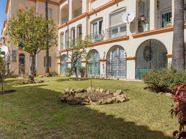 4 Bedrooms Apartment in Estepona