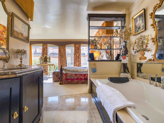 4 Bedrooms Apartment in Estepona