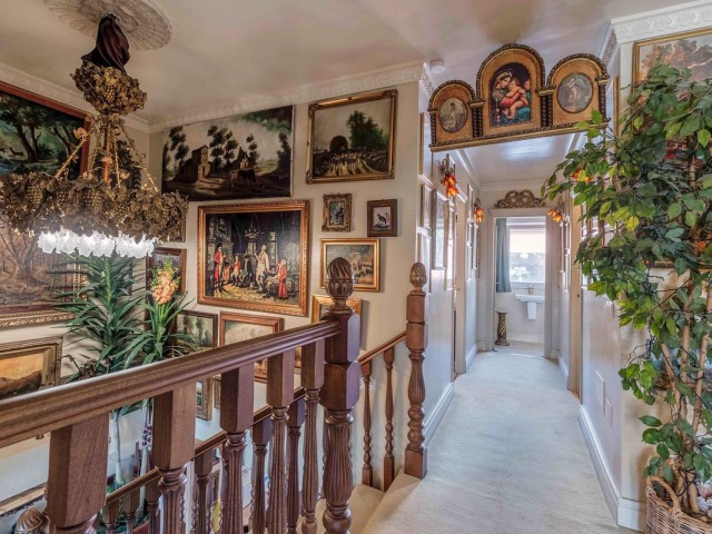 4 Bedrooms Apartment in Estepona