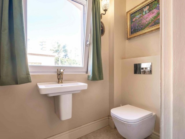 4 Bedrooms Apartment in Estepona