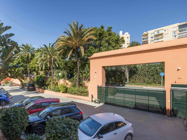 4 Bedrooms Apartment in Estepona