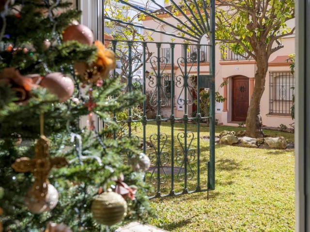 4 Bedrooms Apartment in Estepona