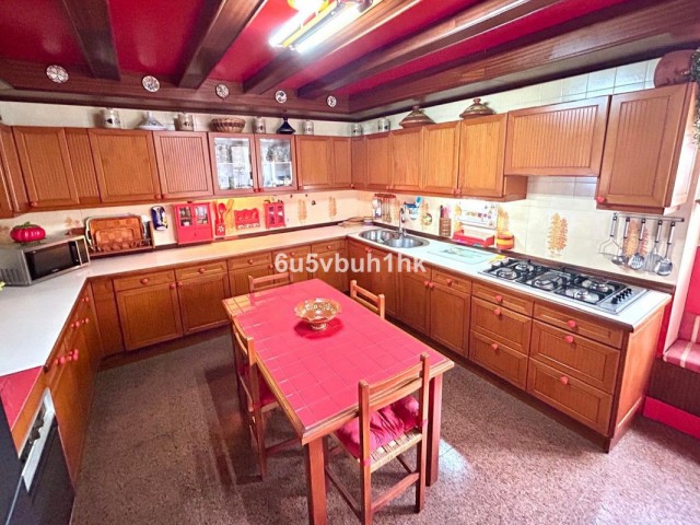 4 Bedrooms Apartment in Fuengirola