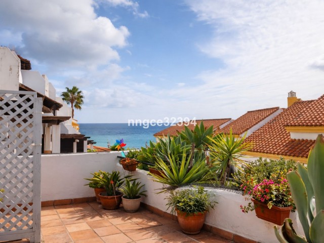 Adosado con 4 Dormitorios  en Manilva