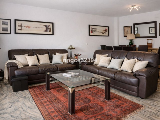 Adosado con 4 Dormitorios  en Manilva