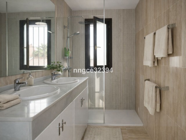 Adosado con 4 Dormitorios  en Manilva