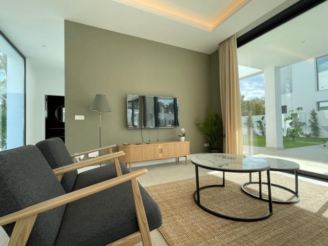 6 Bedrooms Villa in Estepona