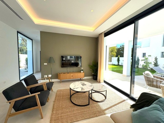 6 Bedrooms Villa in Estepona