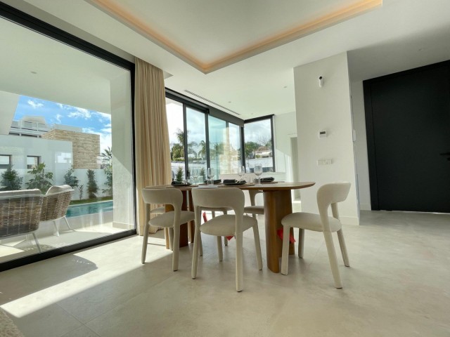 6 Bedrooms Villa in Estepona