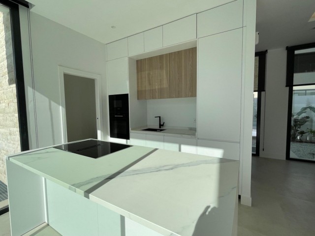 6 Bedrooms Villa in Estepona