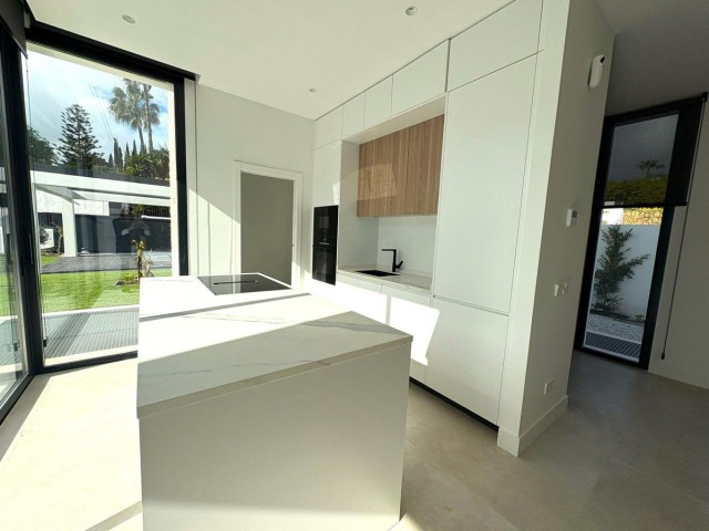 6 Bedrooms Villa in Estepona