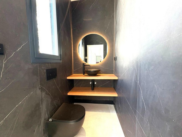 6 Bedrooms Villa in Estepona