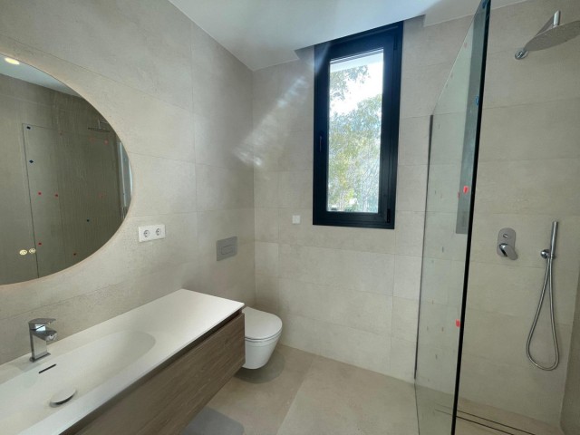 6 Bedrooms Villa in Estepona