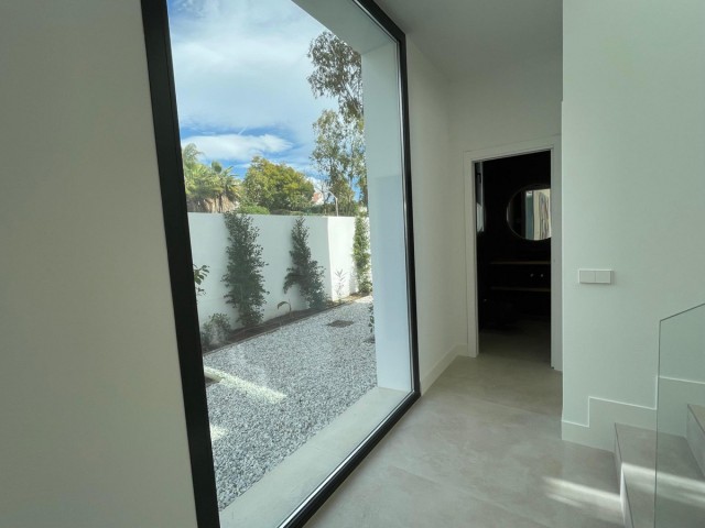 6 Bedrooms Villa in Estepona