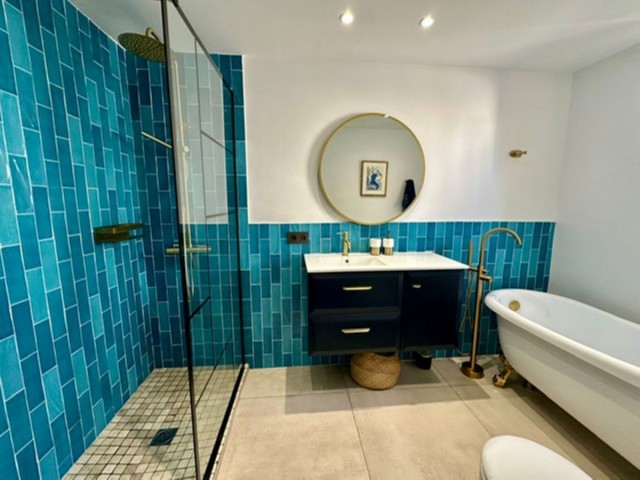 6 Bedrooms Villa in Estepona