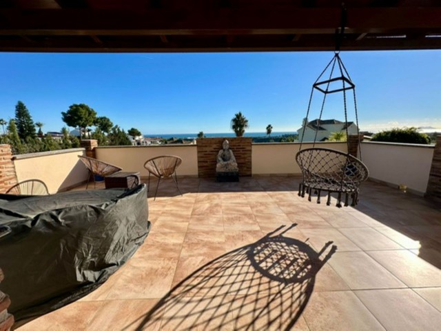 6 Bedrooms Villa in Estepona