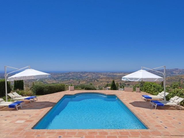 6 Bedrooms Villa in Mijas