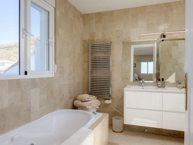 6 Bedrooms Villa in Mijas