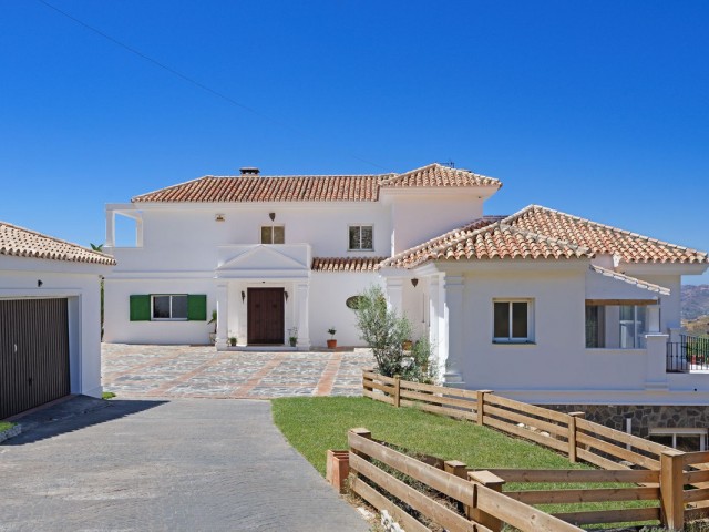 6 Bedrooms Villa in Mijas