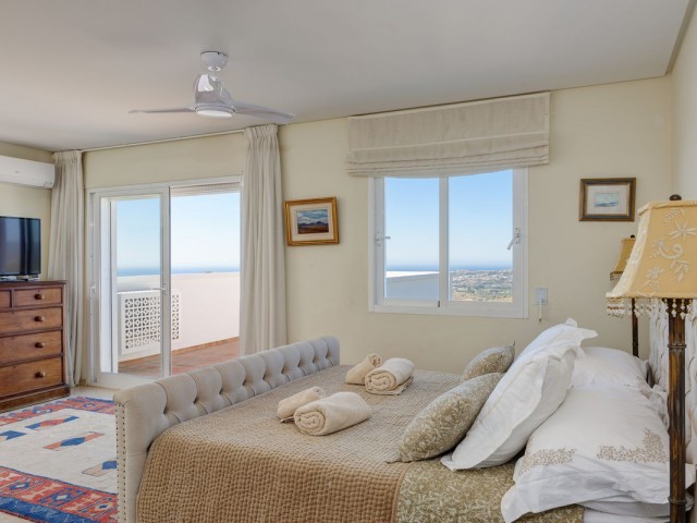 6 Bedrooms Villa in Mijas