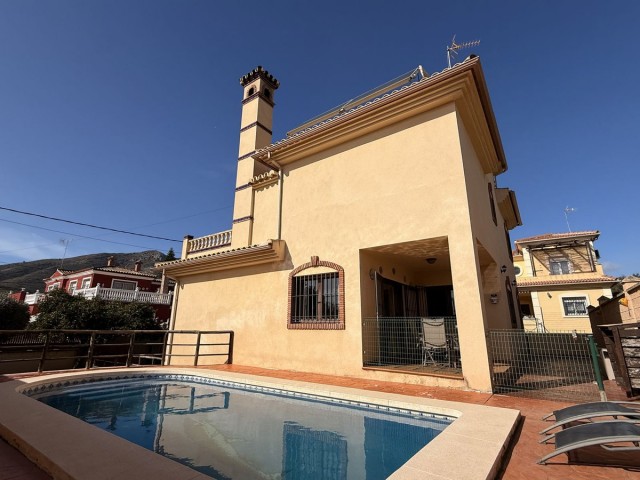 4 Bedrooms Villa in Torremolinos