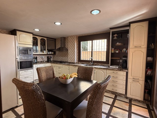 4 Bedrooms Villa in Torremolinos