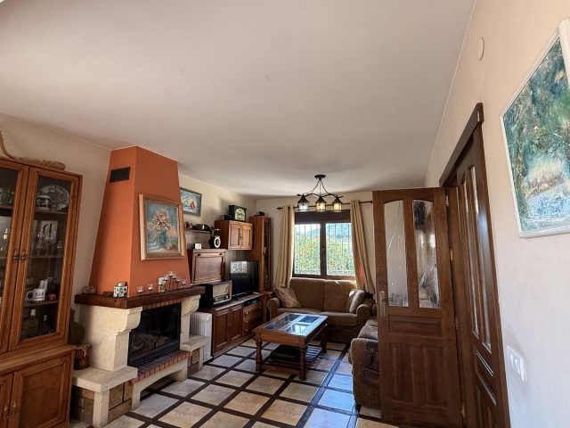 4 Bedrooms Villa in Torremolinos