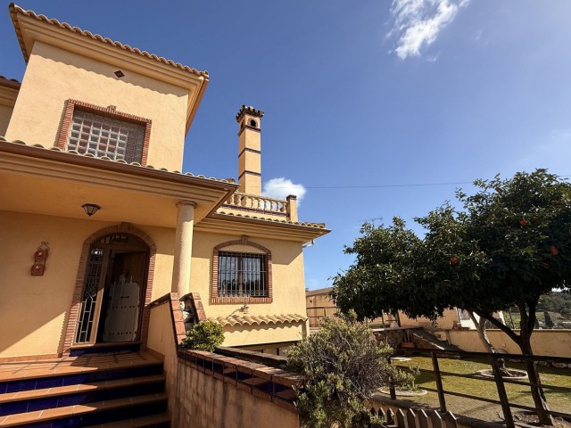 4 Bedrooms Villa in Torremolinos